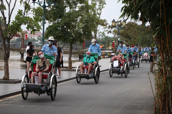 Mở cửa hoàn toàn du lịch: Sự phục hồi liệu có dễ dàng? - Ảnh 3. Mở cửa hoàn toàn du lịch: Sự phục hồi liệu có dễ dàng? - Ảnh 3.