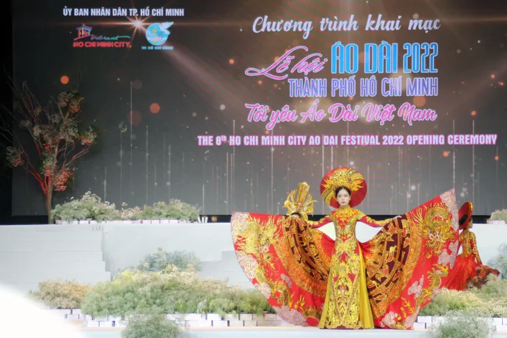 Khai mạc Lễ hội Áo dài TP Hồ Chí Minh lần thứ 8 năm 2022 - Ảnh 2. Khai mạc Lễ hội Áo dài TP Hồ Chí Minh lần thứ 8 năm 2022 - Ảnh 2.