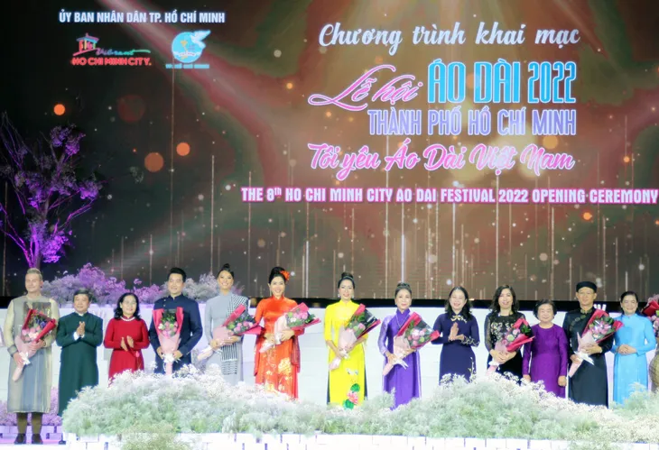 Khai mạc Lễ hội Áo dài TP Hồ Chí Minh lần thứ 8 năm 2022 - Ảnh 1. Khai mạc Lễ hội Áo dài TP Hồ Chí Minh lần thứ 8 năm 2022 - Ảnh 1.