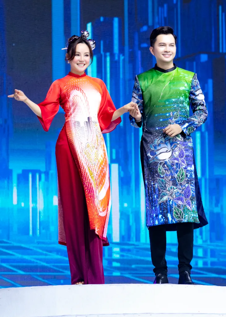 Lễ hội Áo dài 2022: Sao Việt hào hứng trình diễn bên gia đình - Ảnh 3. Lễ hội Áo dài 2022: Sao Việt hào hứng trình diễn bên gia đình - Ảnh 3.