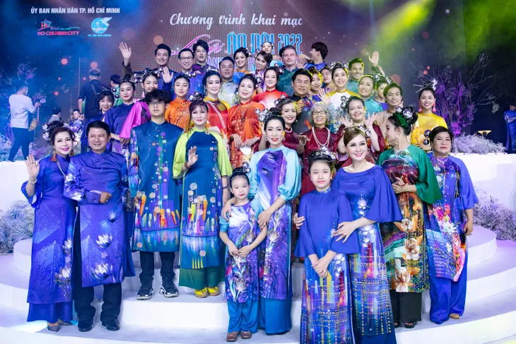 Lễ hội Áo dài 2022: Sao Việt hào hứng trình diễn bên gia đình - Ảnh 1. Lễ hội Áo dài 2022: Sao Việt hào hứng trình diễn bên gia đình - Ảnh 1.