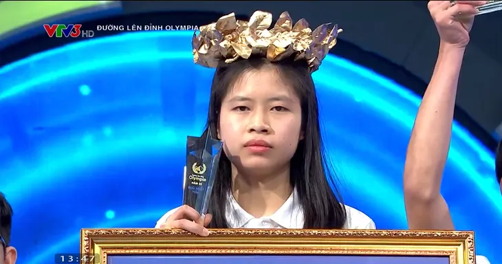 Chinh phục Olympia cấp trường, nữ sinh Hà Nội cuỗm luôn vòng nguyệt quế Đường lên đỉnh Olympia 22 - Ảnh 2. Chinh phục Olympia cấp trường, nữ sinh Hà Nội cuỗm luôn vòng nguyệt quế Đường lên đỉnh Olympia 22 - Ảnh 2.