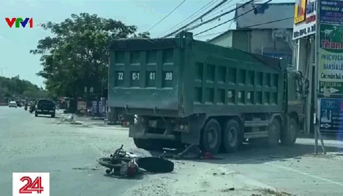 Nhan nhản xe ben chở quá tải, gây nguy hiểm giao thông trên đường - Ảnh 1. Nhan nhản xe ben chở quá tải, gây nguy hiểm giao thông trên đường - Ảnh 1.