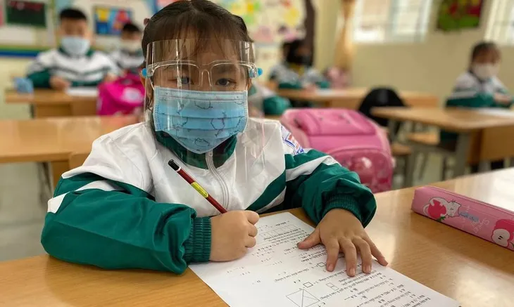 Thêm hơn 300 trường ở Hà Nội chuyển sang học trực tuyến hoàn toàn từ 7/3 - Ảnh 1. Thêm hơn 300 trường ở Hà Nội chuyển sang học trực tuyến hoàn toàn từ 7/3 - Ảnh 1.