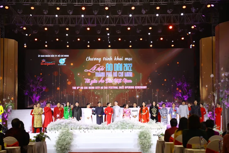 600 áo dài trình diễn tại Lễ khai mạc Lễ hội Áo dài Thành phố Hồ Chí Minh lần thứ 8 - Ảnh 1. 600 áo dài trình diễn tại Lễ khai mạc Lễ hội Áo dài Thành phố Hồ Chí Minh lần thứ 8 - Ảnh 1.