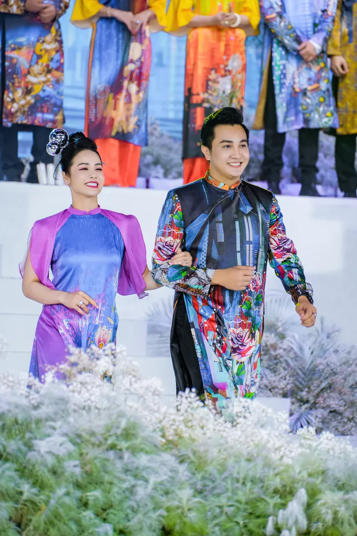 Lễ hội Áo dài 2022: Sao Việt hào hứng trình diễn bên gia đình - Ảnh 9. Lễ hội Áo dài 2022: Sao Việt hào hứng trình diễn bên gia đình - Ảnh 9.