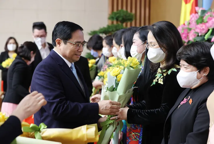 Thủ tướng: Tự hào, trân trọng những đóng góp to lớn của phụ nữ Việt Nam - Ảnh 1. Thủ tướng: Tự hào, trân trọng những đóng góp to lớn của phụ nữ Việt Nam - Ảnh 1.