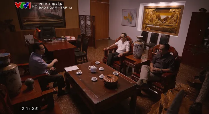 Bão ngầm - Tập 12: Lão Tuất sai đàn em viết đơn tố cáo nặc danh yêu cầu kỷ luật Đại tá Hà - Ảnh 8. Bão ngầm - Tập 12: Lão Tuất sai đàn em viết đơn tố cáo nặc danh yêu cầu kỷ luật Đại tá Hà - Ảnh 8.