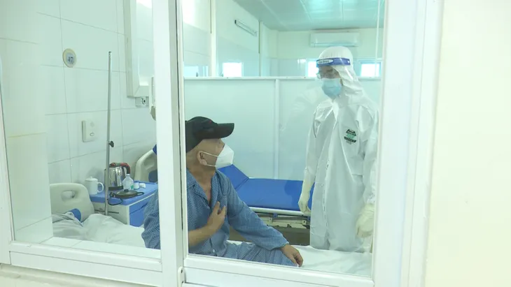 Do chủ quan, nhiều người tái nhiễm COVID-19 sau chỉ 1 tháng - Ảnh 3. Do chủ quan, nhiều người tái nhiễm COVID-19 sau chỉ 1 tháng - Ảnh 3.
