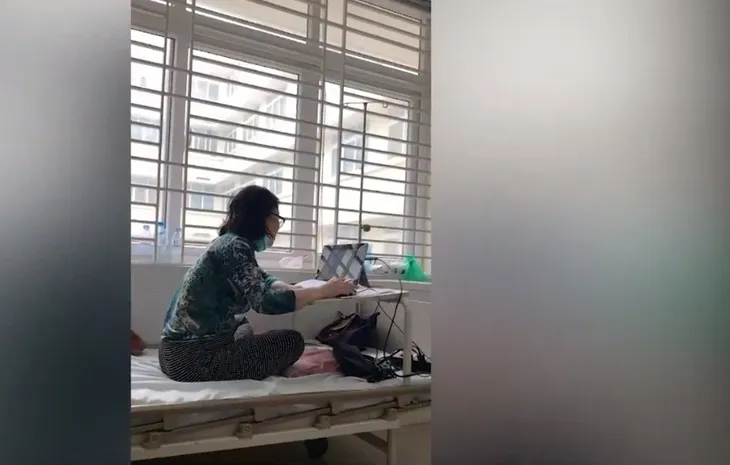 Nhiều giáo viên F0 vẫn nỗ lực duy trì lớp học - Ảnh 1. Nhiều giáo viên F0 vẫn nỗ lực duy trì lớp học - Ảnh 1.