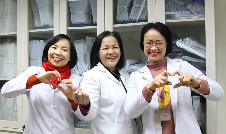 Nụ cười ngày 8/3 của một nửa thế giới - Ảnh 2. Nụ cười ngày 8/3 của một nửa thế giới - Ảnh 2.