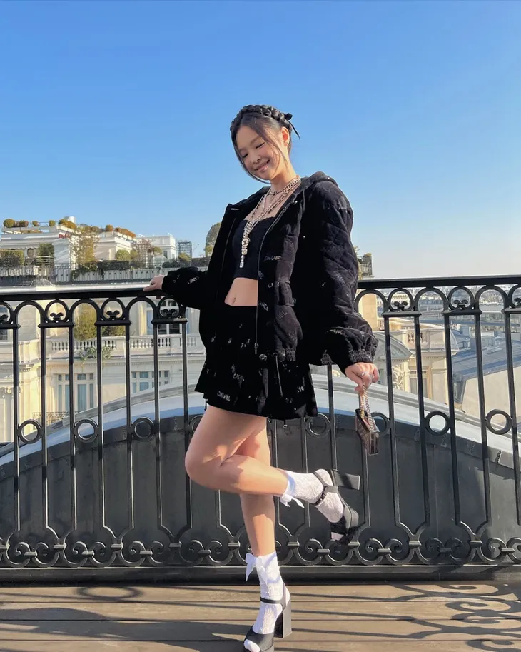 Jennie (BLACKPINK) trở thành tâm điểm chú ý tại Tuần lễ thời trang Paris - Ảnh 5. Jennie (BLACKPINK) trở thành tâm điểm chú ý tại Tuần lễ thời trang Paris - Ảnh 5.