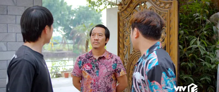 Lối về miền hoa: Loạt áo hoa chất chơi của chú Lâm và Linh nấm - Ảnh 5. Lối về miền hoa: Loạt áo hoa chất chơi của chú Lâm và Linh nấm - Ảnh 5.