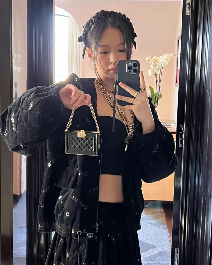 Jennie (BLACKPINK) trở thành tâm điểm chú ý tại Tuần lễ thời trang Paris - Ảnh 2. Jennie (BLACKPINK) trở thành tâm điểm chú ý tại Tuần lễ thời trang Paris - Ảnh 2.