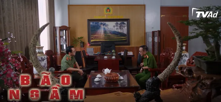 Bão ngầm - Tập 13: Thiếu tướng Hoạch tức giận quyết tìm ra người viết thư nặc danh - Ảnh 1. Bão ngầm - Tập 13: Thiếu tướng Hoạch tức giận quyết tìm ra người viết thư nặc danh - Ảnh 1.