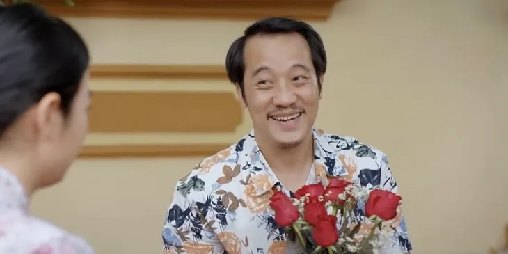Lối về miền hoa: Loạt áo hoa chất chơi của chú Lâm và Linh nấm - Ảnh 10. Lối về miền hoa: Loạt áo hoa chất chơi của chú Lâm và Linh nấm - Ảnh 10.