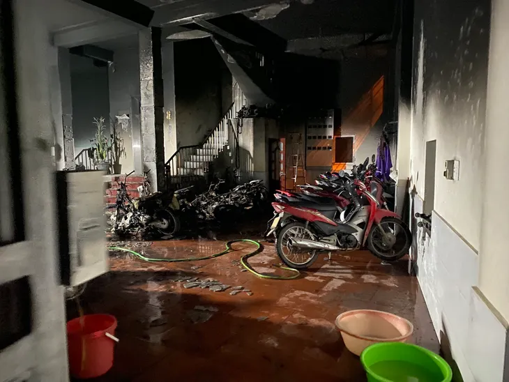 Vụ cháy nhà 7 tầng ở Nam Từ Liêm: Đối tượng phóng hỏa là nữ, nguyên nhân do mâu thuẫn tình cảm - Ảnh 4. Vụ cháy nhà 7 tầng ở Nam Từ Liêm: Đối tượng phóng hỏa là nữ, nguyên nhân do mâu thuẫn tình cảm - Ảnh 4.