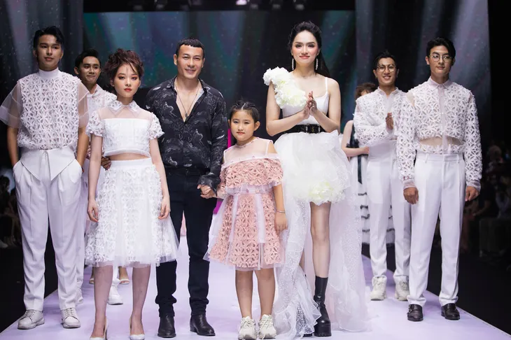 Hương Giang, Thúy Diễm làm vedette trên cùng sàn diễn - Ảnh 3. Hương Giang, Thúy Diễm làm vedette trên cùng sàn diễn - Ảnh 3.