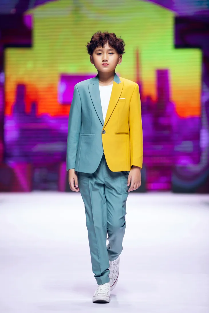 Hương Giang, Thúy Diễm làm vedette trên cùng sàn diễn - Ảnh 9. Hương Giang, Thúy Diễm làm vedette trên cùng sàn diễn - Ảnh 9.