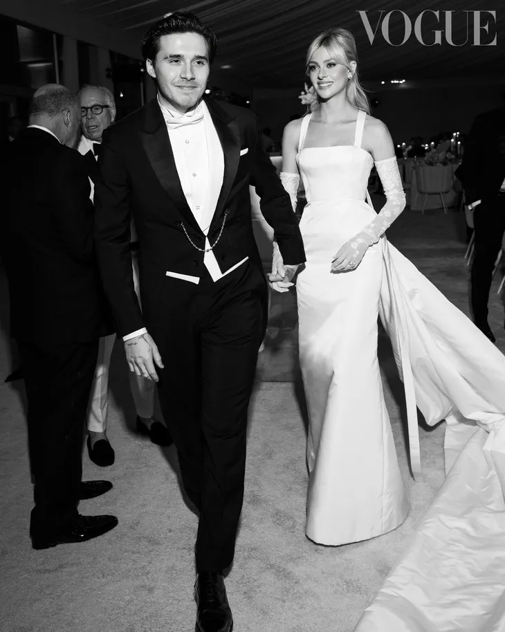 Váy cưới của con dâu David Beckham - Như một tác phẩm nghệ thuật - Ảnh 2. Váy cưới của con dâu David Beckham - Như một tác phẩm nghệ thuật - Ảnh 2.
