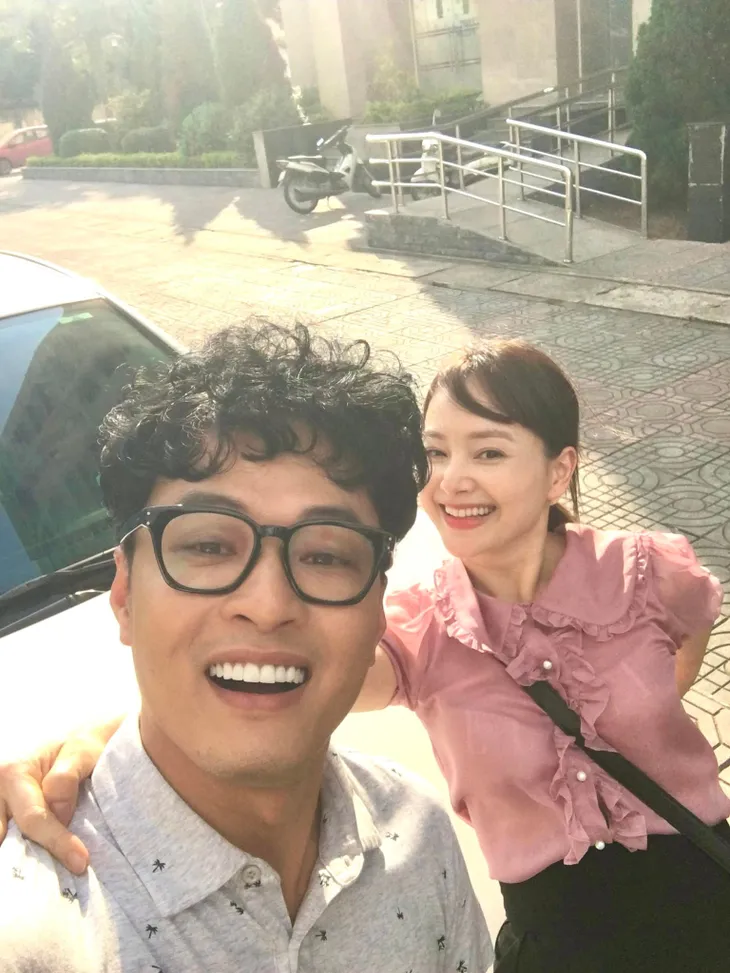 Hậu trường Thương ngày nắng về: Huyền Lizzie cười cực tươi bên mẹ ruột - Ảnh 7. Hậu trường Thương ngày nắng về: Huyền Lizzie cười cực tươi bên mẹ ruột - Ảnh 7.