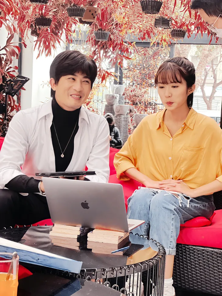 Hậu trường Thương ngày nắng về: Huyền Lizzie cười cực tươi bên mẹ ruột - Ảnh 12. Hậu trường Thương ngày nắng về: Huyền Lizzie cười cực tươi bên mẹ ruột - Ảnh 12.