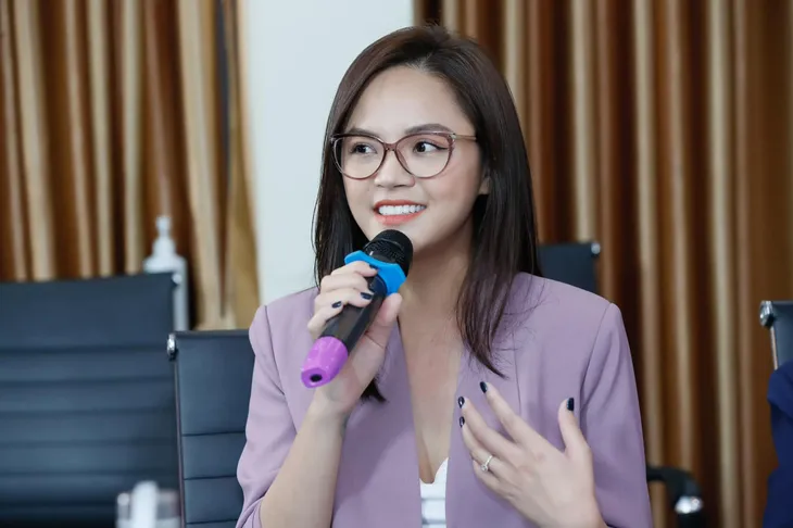 Diễn viên Việt tuần qua: Hồng Đăng làm lái xe taxi, Lương Thu Trang gặp lại ông nội - Ảnh 11. Diễn viên Việt tuần qua: Hồng Đăng làm lái xe taxi, Lương Thu Trang gặp lại ông nội - Ảnh 11.