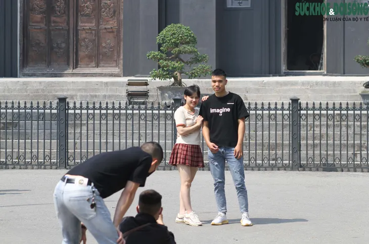 Nhà thờ Lớn ở Hà Nội bất ngờ thay áo mới khiến nhiều người ngỡ ngàng - Ảnh 9. Nhà thờ Lớn ở Hà Nội bất ngờ thay áo mới khiến nhiều người ngỡ ngàng - Ảnh 9.