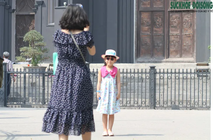 Nhà thờ Lớn ở Hà Nội bất ngờ thay áo mới khiến nhiều người ngỡ ngàng - Ảnh 10. Nhà thờ Lớn ở Hà Nội bất ngờ thay áo mới khiến nhiều người ngỡ ngàng - Ảnh 10.