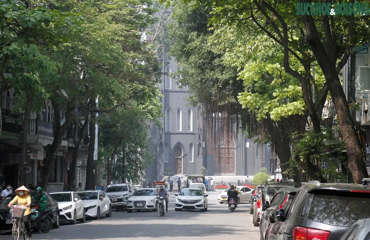 Nhà thờ Lớn ở Hà Nội bất ngờ thay áo mới khiến nhiều người ngỡ ngàng - Ảnh 2. Nhà thờ Lớn ở Hà Nội bất ngờ thay áo mới khiến nhiều người ngỡ ngàng - Ảnh 2.