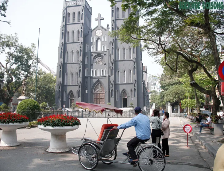 Nhà thờ Lớn ở Hà Nội bất ngờ thay áo mới khiến nhiều người ngỡ ngàng - Ảnh 3. Nhà thờ Lớn ở Hà Nội bất ngờ thay áo mới khiến nhiều người ngỡ ngàng - Ảnh 3.