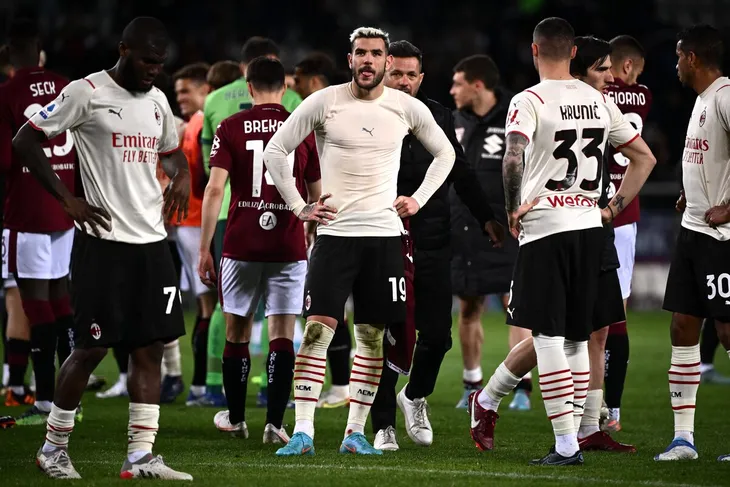 Napoli hụt hơi trong cuộc đua vô địch, AC Milan chỉ hoà, Inter mừng thầm - Ảnh 2.