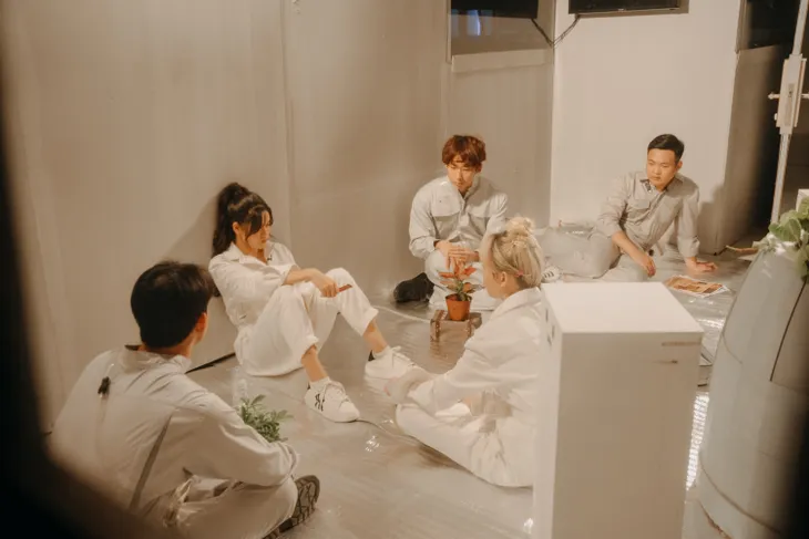 Tuấn Trần đề nghị loại Hari Won khỏi show trốn thoát, tốn bao nhiêu tiền cũng được - Ảnh 1. Tuấn Trần đề nghị loại Hari Won khỏi show trốn thoát, tốn bao nhiêu tiền cũng được - Ảnh 1.