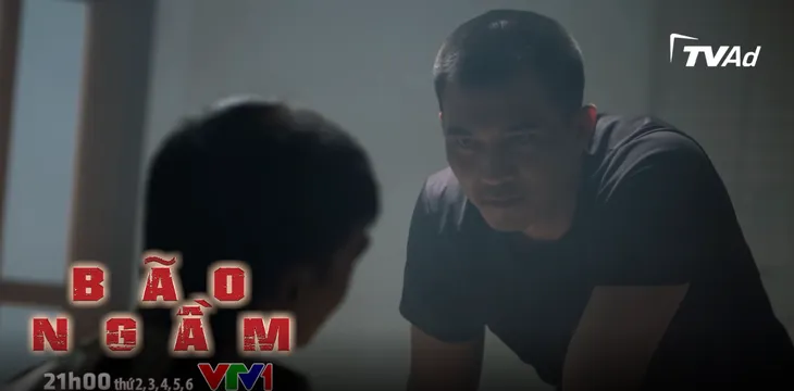 Bão ngầm - Tập 35: Hải Triều tóm gọn băng đảng sát hại Toàn khỉ đốm - Ảnh 2. Bão ngầm - Tập 35: Hải Triều tóm gọn băng đảng sát hại Toàn khỉ đốm - Ảnh 2.