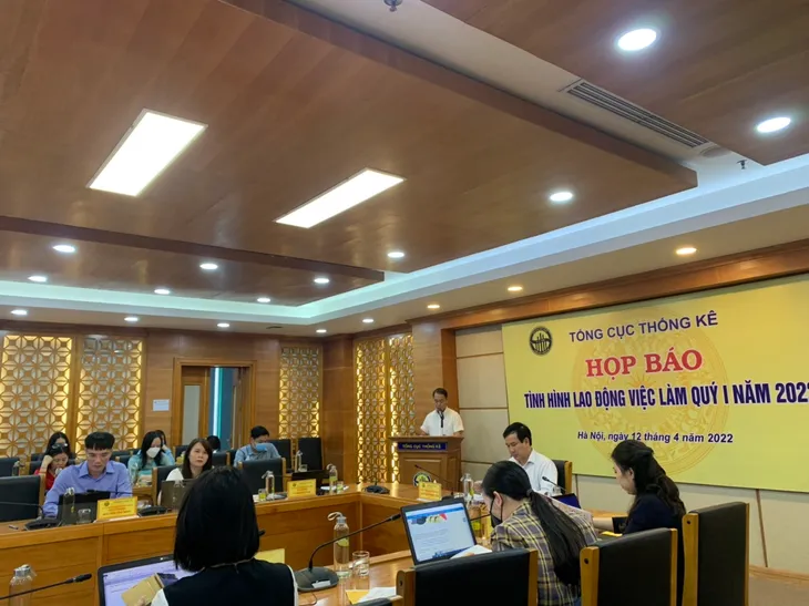 Gần 17 triệu người bị mất việc, giãn việc, giảm thu nhập… vì COVID-19 - Ảnh 4. Gần 17 triệu người bị mất việc, giãn việc, giảm thu nhập… vì COVID-19 - Ảnh 4.