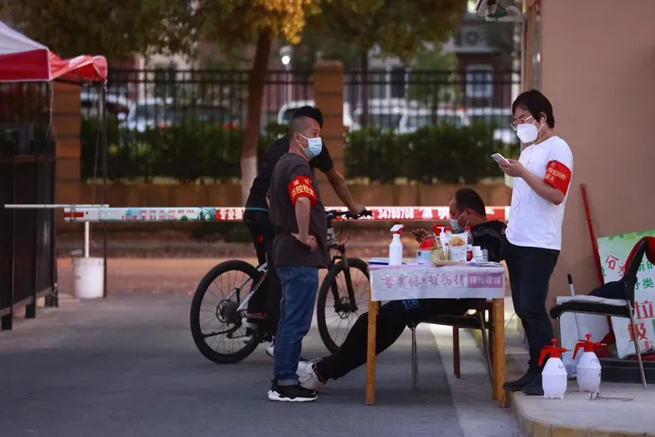Chính quyền Thượng Hải (Trung Quốc) cho phép người dân ra khỏi nhà - Ảnh 1. Chính quyền Thượng Hải (Trung Quốc) cho phép người dân ra khỏi nhà - Ảnh 1.