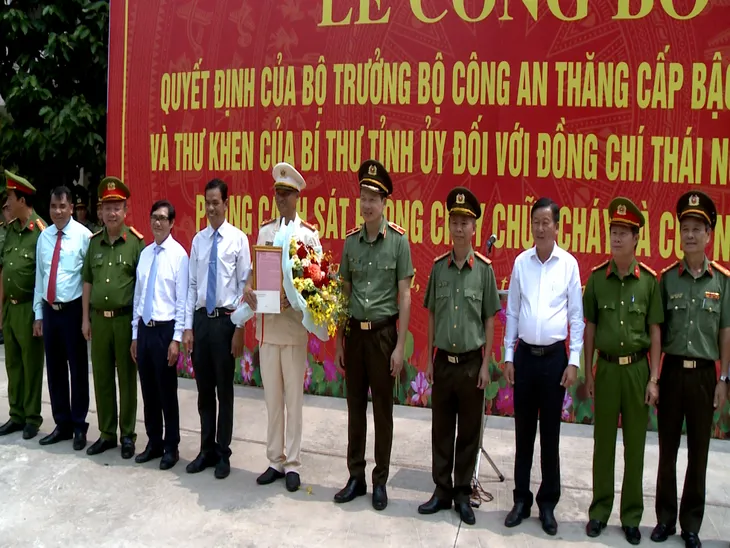 Đồng Nai: Lễ trao Quyết định thăng quân hàm vượt cấp cho chiến sĩ cứu 4 người đuối nước - Ảnh 1. Đồng Nai: Lễ trao Quyết định thăng quân hàm vượt cấp cho chiến sĩ cứu 4 người đuối nước - Ảnh 1.