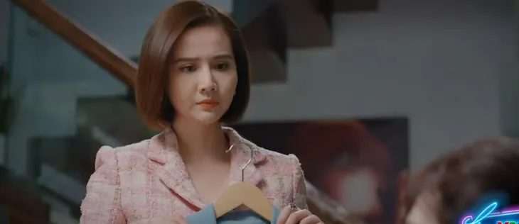 Thương ngày nắng về 2 - Tập 5: Bà Nhung miệt thị Trang là con bà bán bún riêu - Ảnh 4. Thương ngày nắng về 2 - Tập 5: Bà Nhung miệt thị Trang là con bà bán bún riêu - Ảnh 4.