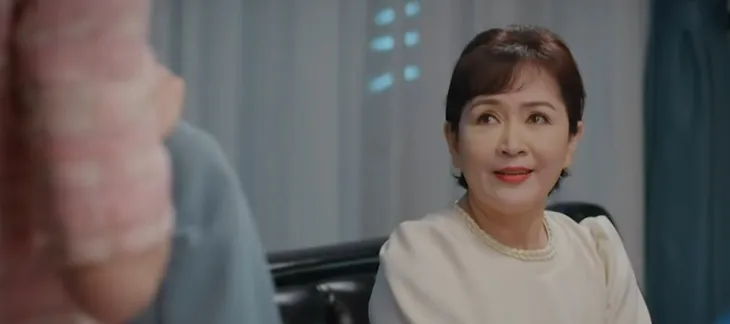 Thương ngày nắng về 2 - Tập 5: Bà Nhung miệt thị Trang là con bà bán bún riêu - Ảnh 1. Thương ngày nắng về 2 - Tập 5: Bà Nhung miệt thị Trang là con bà bán bún riêu - Ảnh 1.