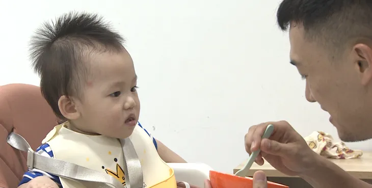 Cuộc chiến nuôi con: Diễn viên Xuân Phúc toát mồ hôi hột nấu ăn cho con - Ảnh 5. Cuộc chiến nuôi con: Diễn viên Xuân Phúc toát mồ hôi hột nấu ăn cho con - Ảnh 5.