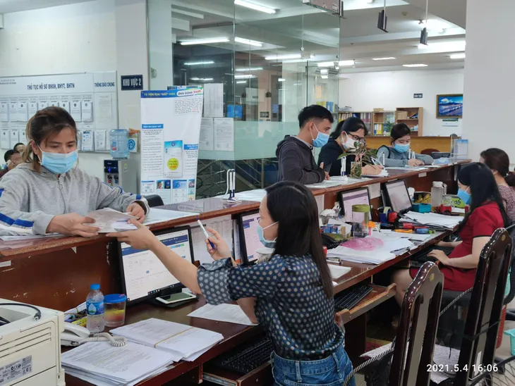 TP Hồ Chí Minh: Quá tải rút bảo hiểm xã hội một lần - Ảnh 1. TP Hồ Chí Minh: Quá tải rút bảo hiểm xã hội một lần - Ảnh 1.