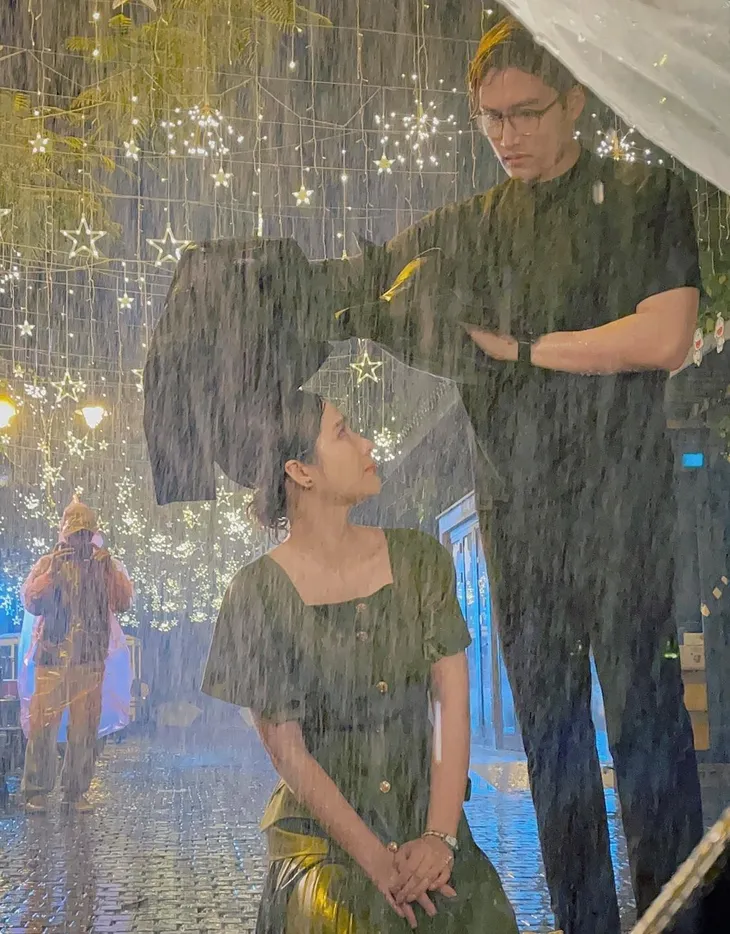 Trước Thương ngày nắng về, Huyền Lizzie - Đình Tú đều có mối tình chị em trên phim - Ảnh 11. Trước Thương ngày nắng về, Huyền Lizzie - Đình Tú đều có mối tình chị em trên phim - Ảnh 11.