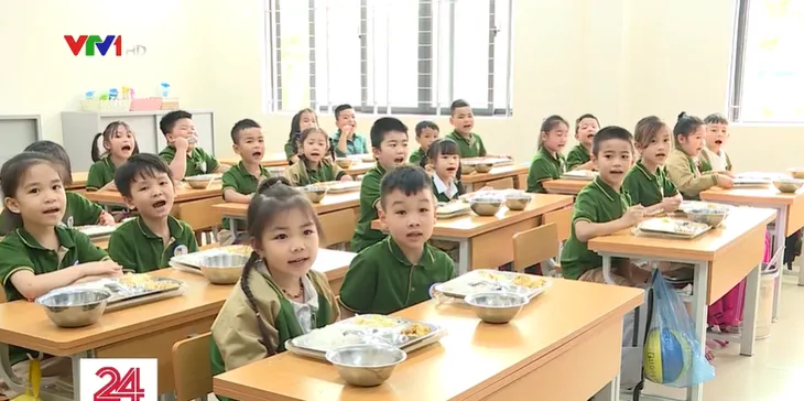 Đảm bảo bữa ăn bán trú đủ chất, an toàn cho học sinh - Ảnh 1. Đảm bảo bữa ăn bán trú đủ chất, an toàn cho học sinh - Ảnh 1.
