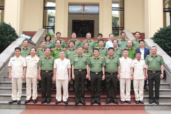 Bộ Chính trị chỉ định 2 Thiếu tướng tham gia Ban Thường vụ Đảng ủy Công an Trung ương - Ảnh 4. Bộ Chính trị chỉ định 2 Thiếu tướng tham gia Ban Thường vụ Đảng ủy Công an Trung ương - Ảnh 4.