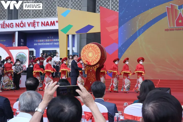 Tưng bừng ngày khai mạc Hội báo toàn quốc 2022 - Ảnh 5. Tưng bừng ngày khai mạc Hội báo toàn quốc 2022 - Ảnh 5.