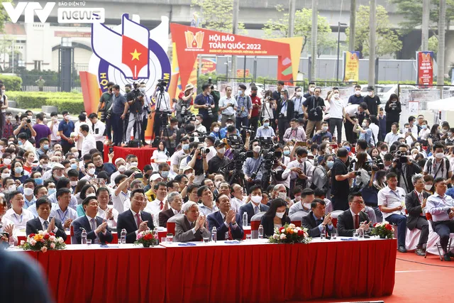 Tưng bừng ngày khai mạc Hội báo toàn quốc 2022 - Ảnh 2. Tưng bừng ngày khai mạc Hội báo toàn quốc 2022 - Ảnh 2.
