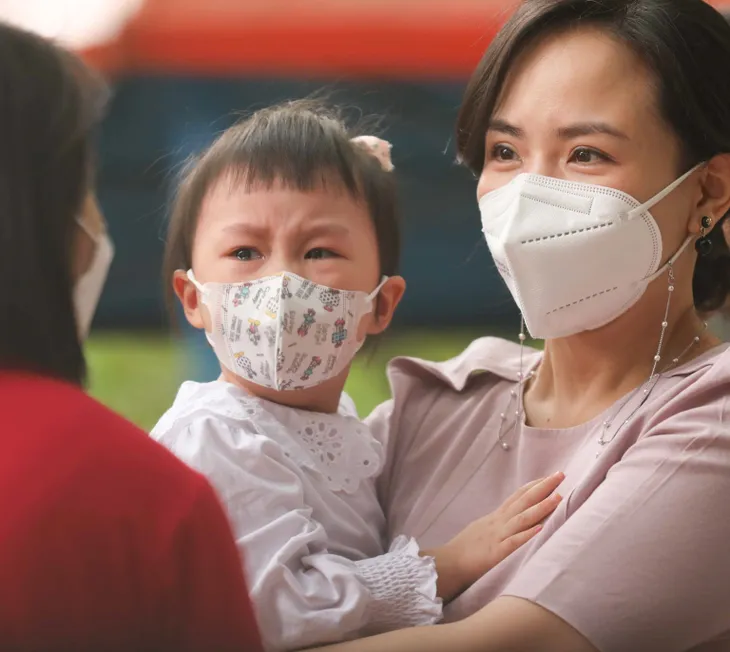 Ngày đầu đến trường đầy nước mắt của trẻ mầm non ở Hà Nội - Ảnh 1. Ngày đầu đến trường đầy nước mắt của trẻ mầm non ở Hà Nội - Ảnh 1.