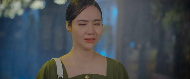 Thương ngày nắng về - Tập 6: Bà Nhung đau xé tim gan khi biết kẻ thù chính là con gái ruột - Ảnh 9. Thương ngày nắng về - Tập 6: Bà Nhung đau xé tim gan khi biết kẻ thù chính là con gái ruột - Ảnh 9.