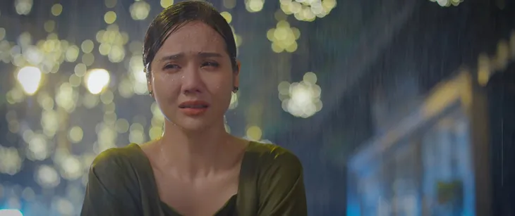 Thương ngày nắng về - Tập 6: Bà Nhung đau xé tim gan khi biết kẻ thù chính là con gái ruột - Ảnh 11. Thương ngày nắng về - Tập 6: Bà Nhung đau xé tim gan khi biết kẻ thù chính là con gái ruột - Ảnh 11.