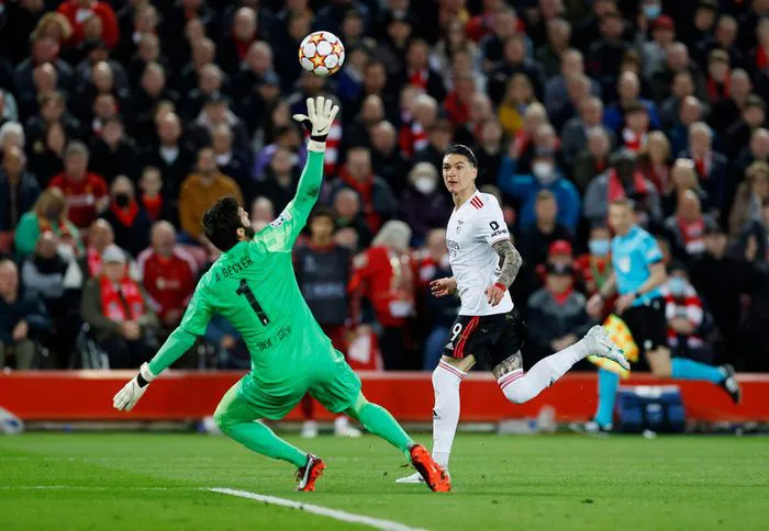UEFA Champions League | Liverpool thót tim trước Benfica - Ảnh 2. UEFA Champions League | Liverpool thót tim trước Benfica - Ảnh 2.